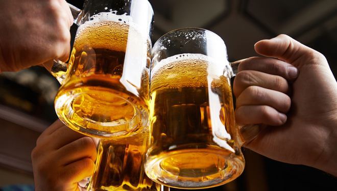 Không uống rượu bia là quy tắc đầu tiên đối với bệnh đau dạ dày