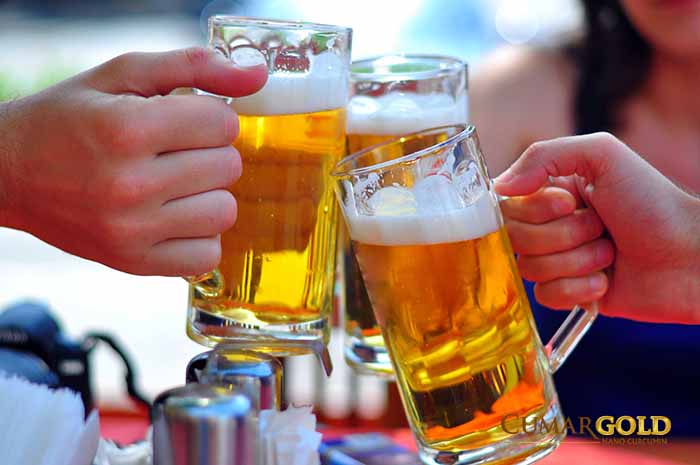  Bia rượu- một trong những nguyên nhân gây nên đau hạng vị
