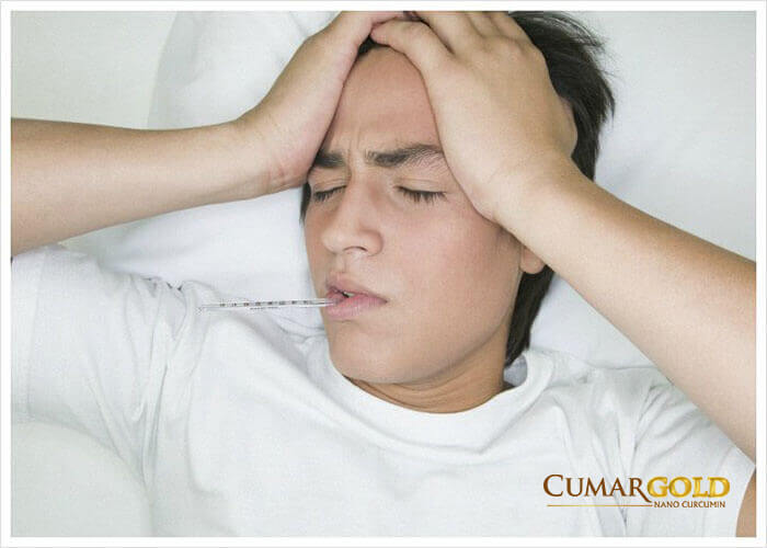 Bệnh nhân sẽ bị đau dạ dày gây sốt kèm nhức đầu, run, người vô cùng mệt mỏi.