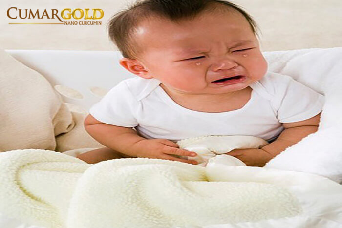 Đau bụng là triệu chứng của trẻ 9 tháng bị đau dạ dày
