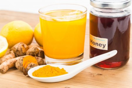 Tại sao nên uống tinh bột nghệ mật ong