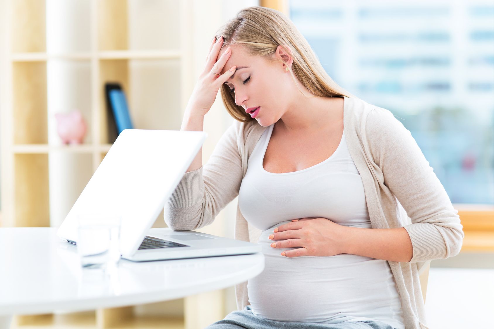 Khi mang thai, phụ nữ dễ mắc bệnh đau dạ dày.