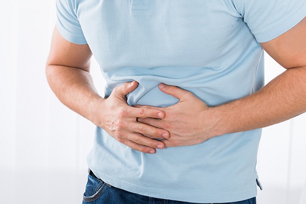 Đau bụng là một dấu hiệu viêm đại tràng đặc trưng