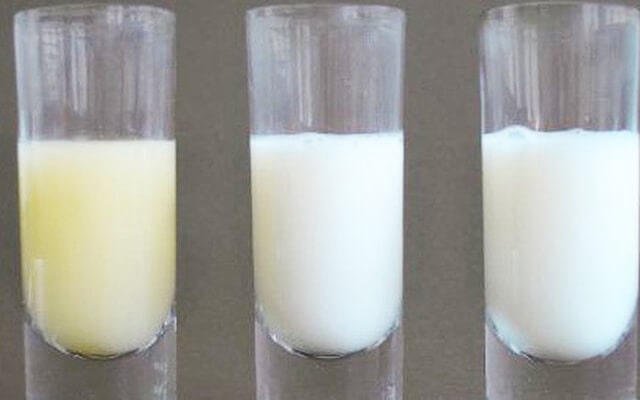 Sữa mẹ ít và loãng hoặc có màu trong như nước gạo cũng vẫn cung cấp đầy đủ dưỡng chất cho bé